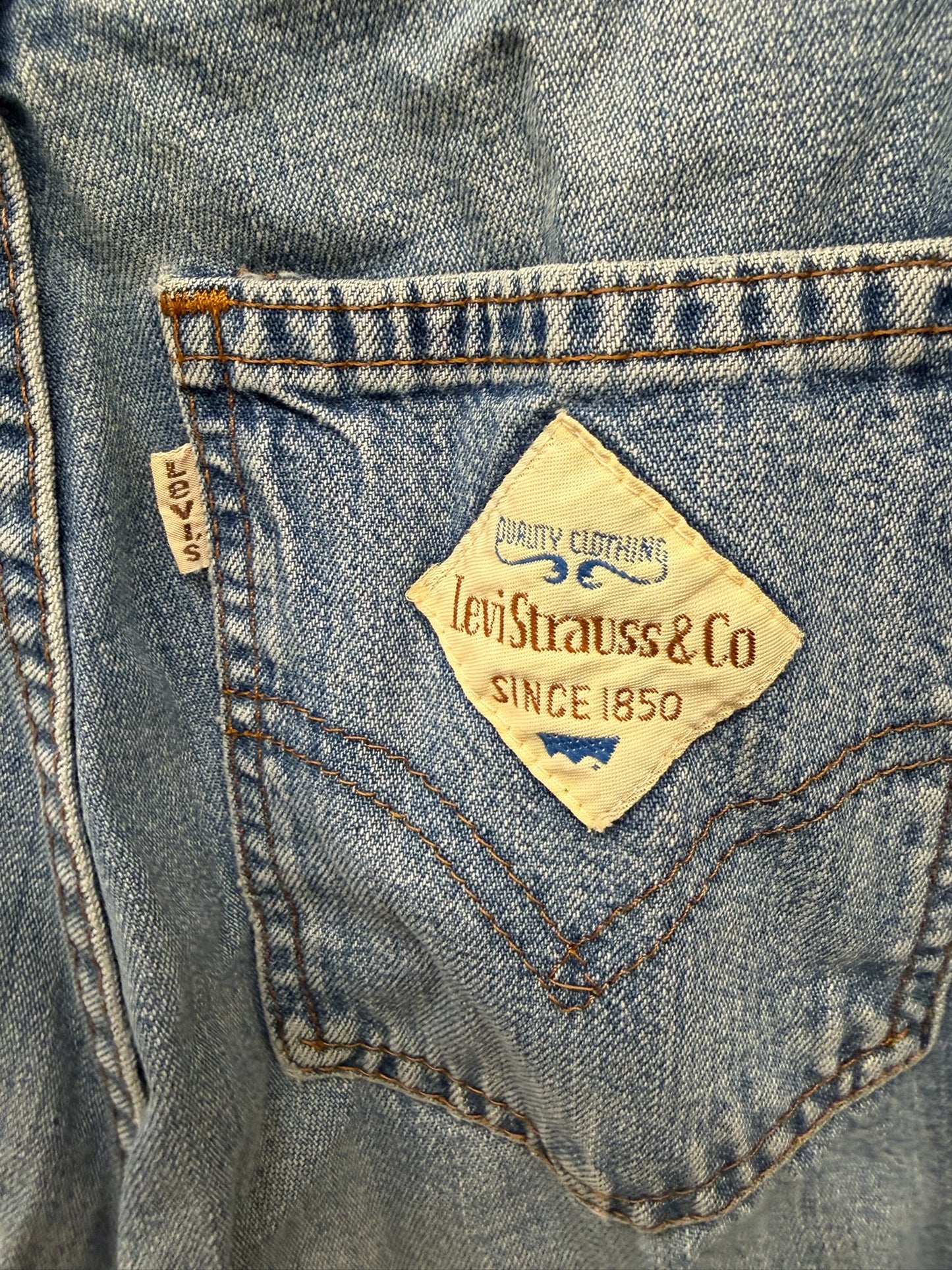White Tag Levi’s