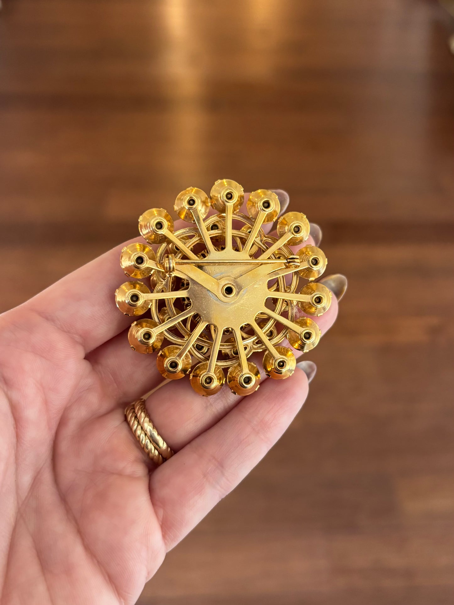 Beautiful Vintage Crystal Brooch