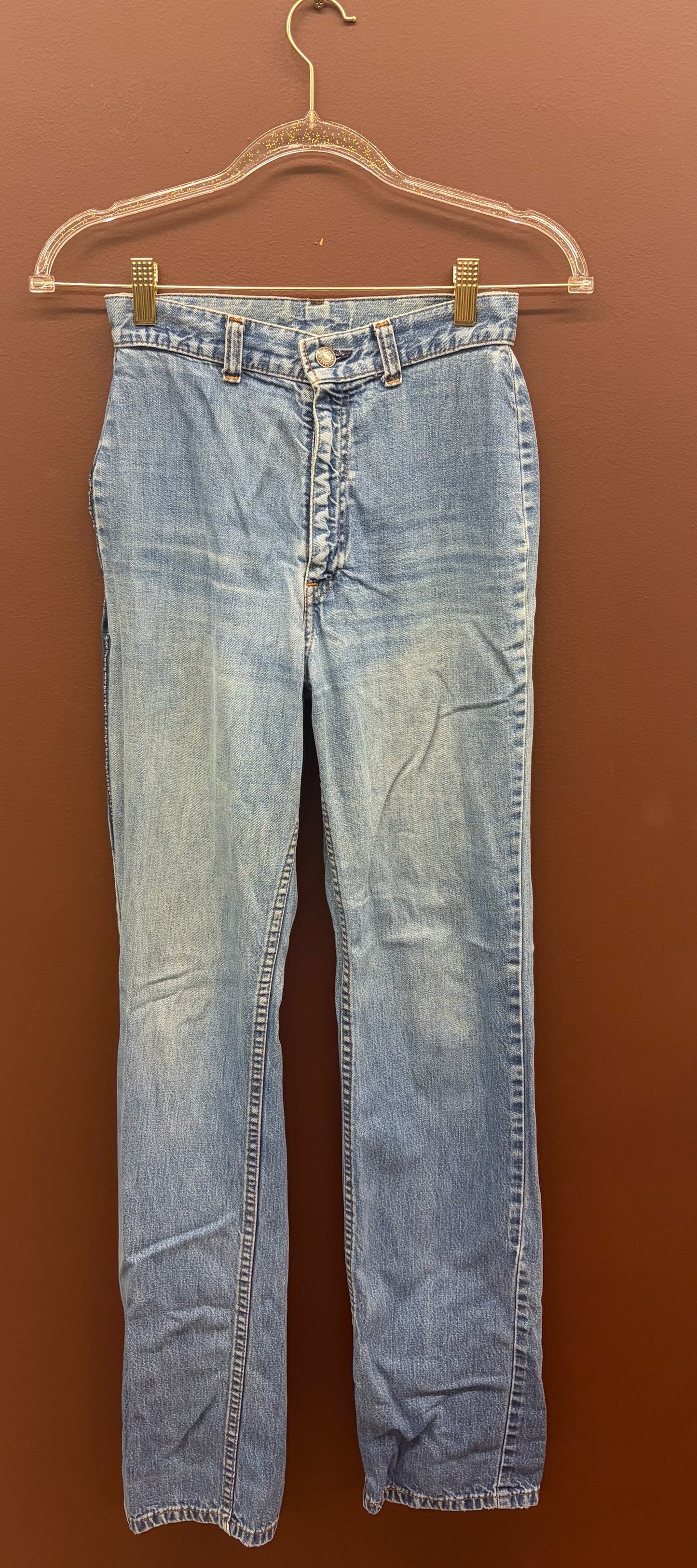 White Tag Levi’s