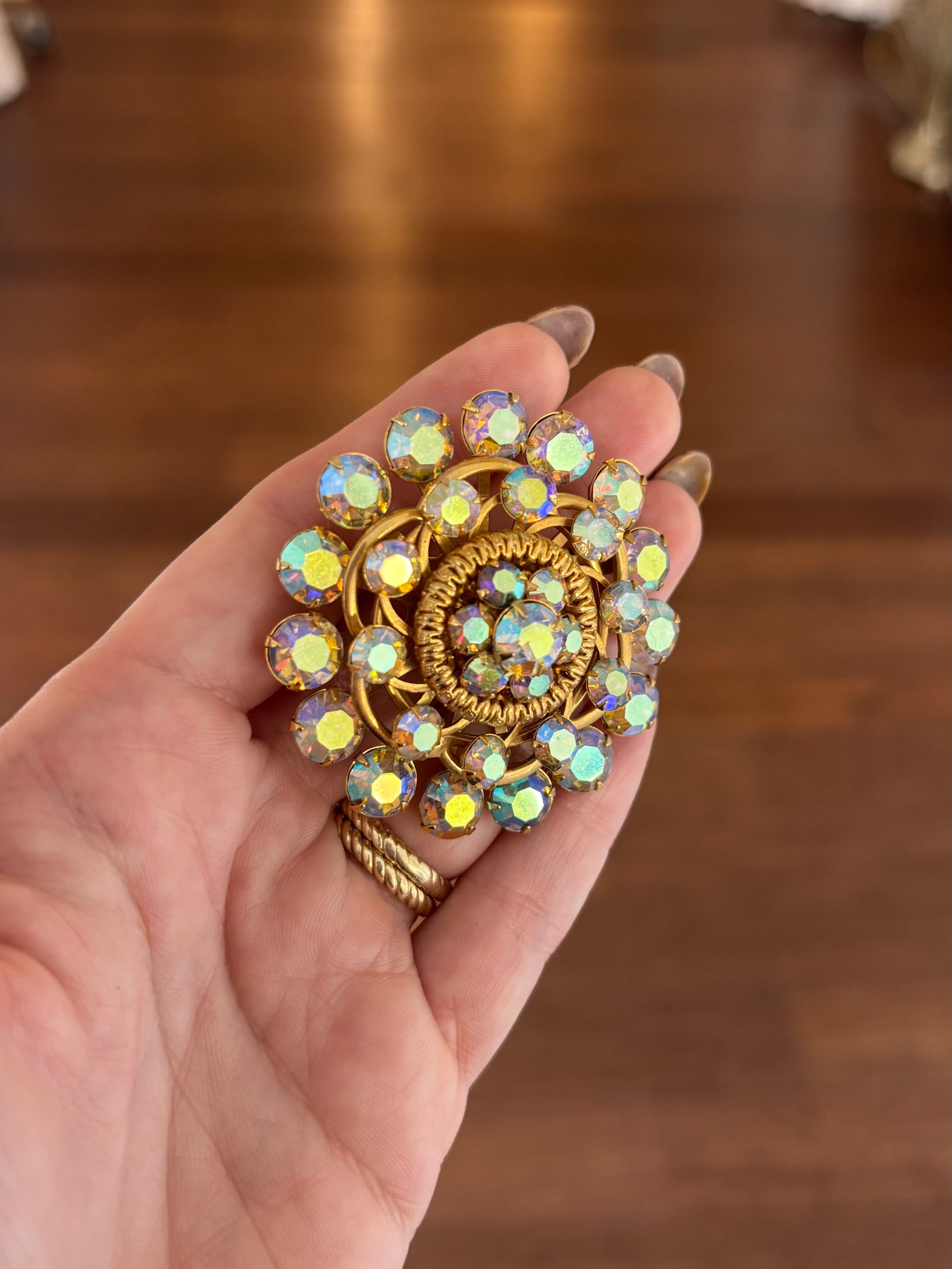 Beautiful Vintage Crystal Brooch