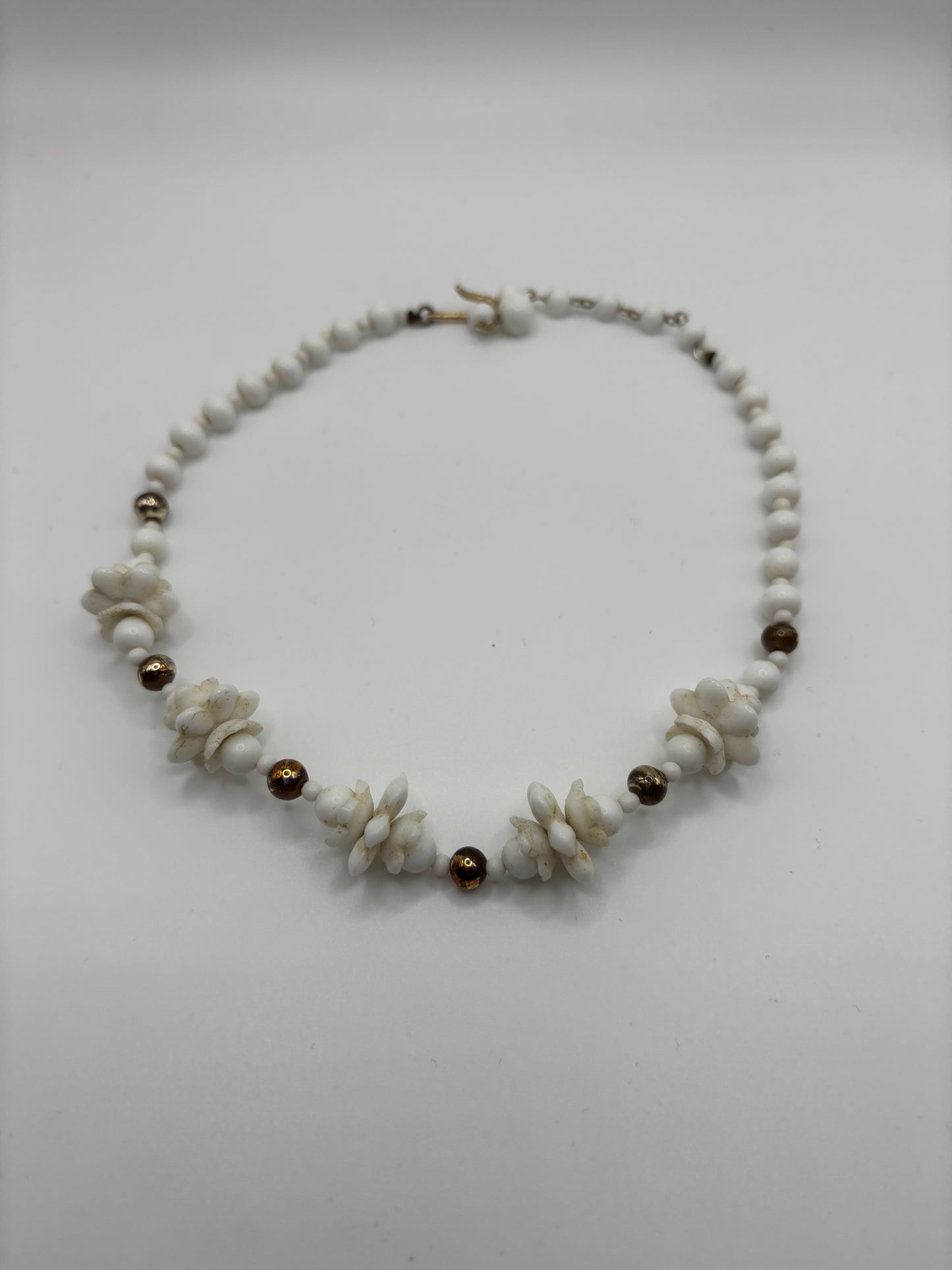 White shell choker necklace