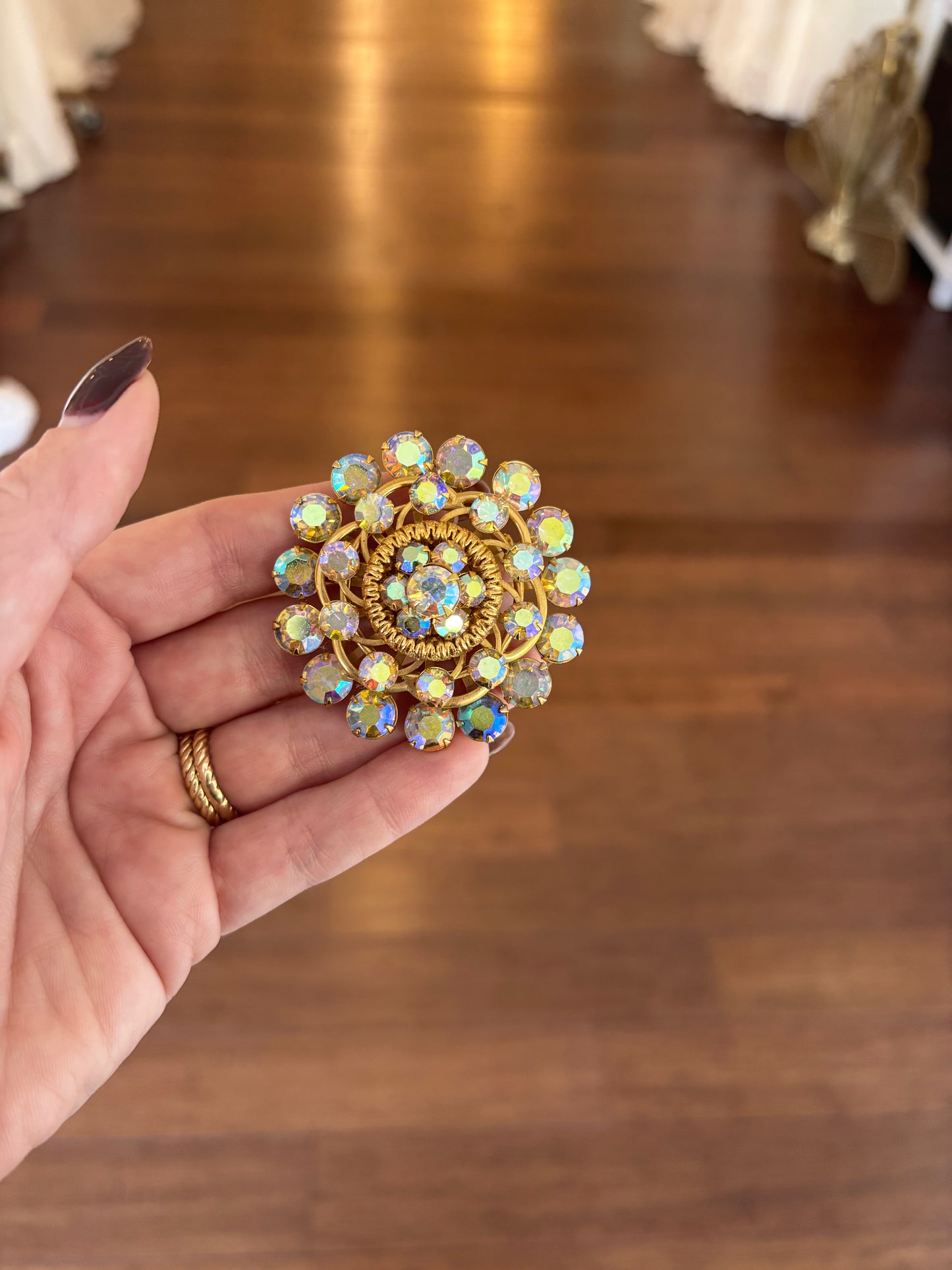 Beautiful Vintage Crystal Brooch