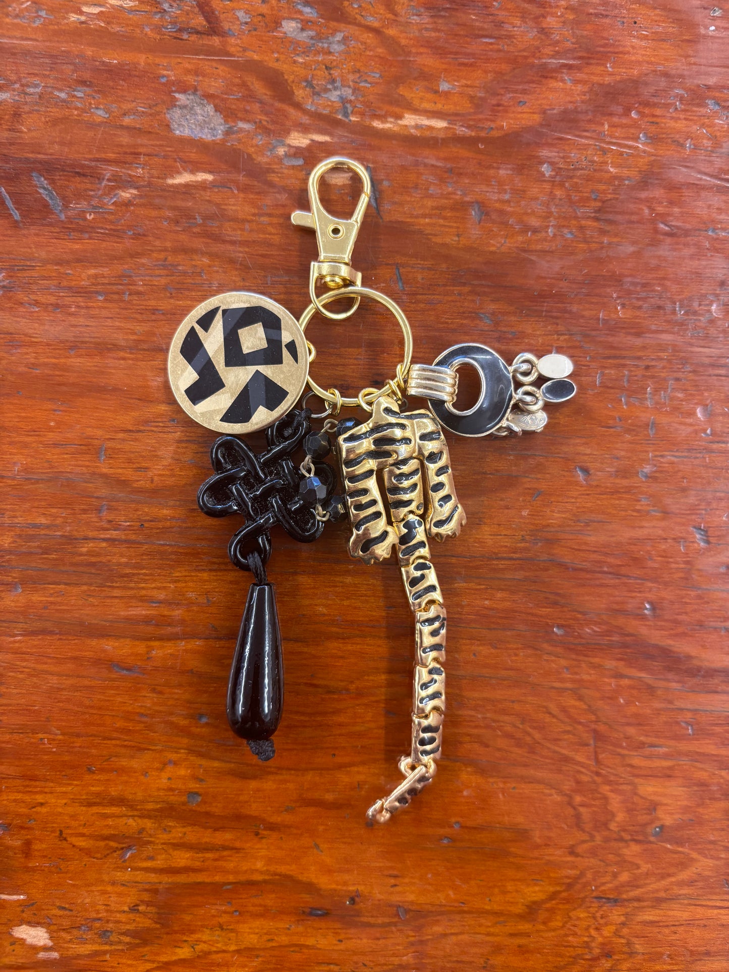 Vintage Jewelry Keychain - Black & Gold