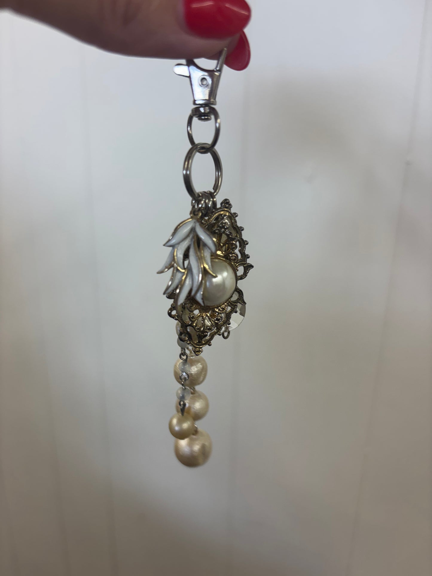 Vintage Jewelry Keychain - Dainty Pearl