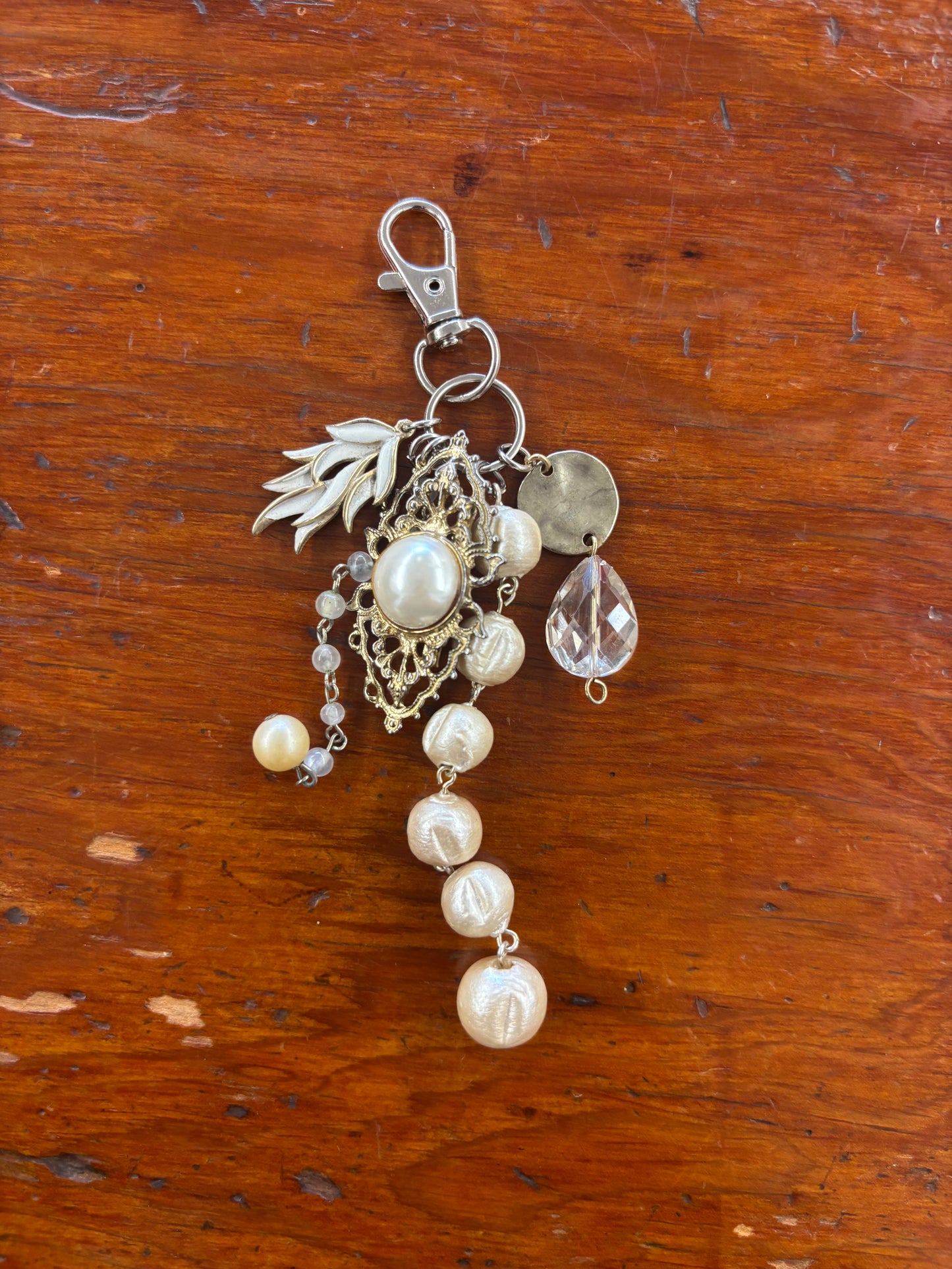 Vintage Jewelry Keychain - Dainty Pearl